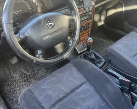 Синий Опель Вектра, объемом двигателя 2 л и пробегом 300 тыс. км за 1800 $, фото 7 на Automoto.ua