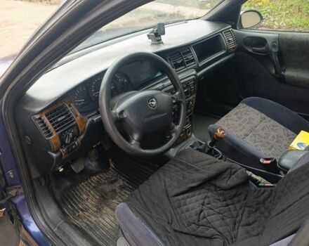 Синій Опель Вектра, об'ємом двигуна 1.7 л та пробігом 300 тис. км за 1190 $, фото 6 на Automoto.ua