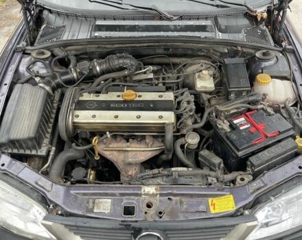 Синий Опель Вектра, объемом двигателя 2 л и пробегом 300 тыс. км за 1800 $, фото 4 на Automoto.ua