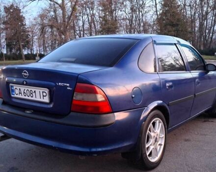 Синий Опель Вектра, объемом двигателя 1.8 л и пробегом 340 тыс. км за 2350 $, фото 5 на Automoto.ua