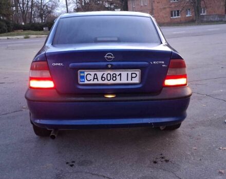 Синий Опель Вектра, объемом двигателя 1.8 л и пробегом 340 тыс. км за 2350 $, фото 11 на Automoto.ua