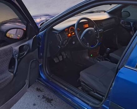 Синий Опель Вектра, объемом двигателя 1.8 л и пробегом 340 тыс. км за 2350 $, фото 12 на Automoto.ua