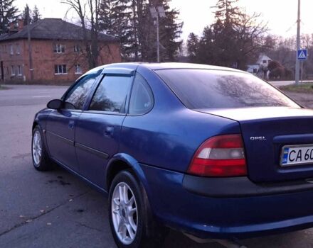 Синий Опель Вектра, объемом двигателя 1.8 л и пробегом 340 тыс. км за 2350 $, фото 4 на Automoto.ua