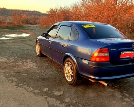 Синий Опель Вектра, объемом двигателя 1.8 л и пробегом 0 тыс. км за 2800 $, фото 3 на Automoto.ua