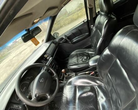 Синий Опель Вектра, объемом двигателя 1.8 л и пробегом 100 тыс. км за 1750 $, фото 7 на Automoto.ua