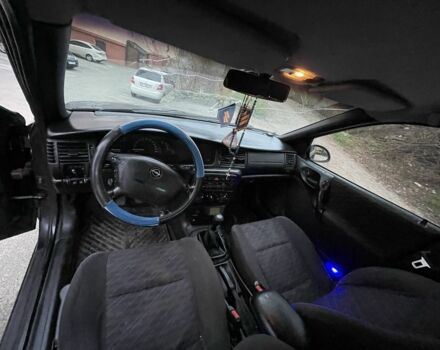 Синий Опель Вектра, объемом двигателя 2 л и пробегом 100 тыс. км за 850 $, фото 5 на Automoto.ua