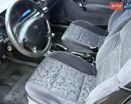 Синій Опель Вектра, об'ємом двигуна 2 л та пробігом 248 тис. км за 2650 $, фото 39 на Automoto.ua