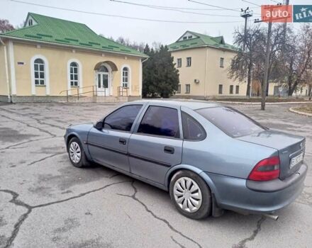 Синий Опель Вектра, объемом двигателя 1.6 л и пробегом 300 тыс. км за 2750 $, фото 4 на Automoto.ua