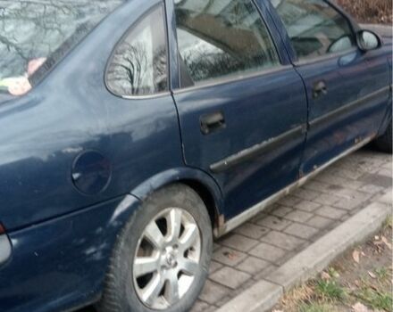 Синий Опель Вектра, объемом двигателя 1.8 л и пробегом 350 тыс. км за 1500 $, фото 5 на Automoto.ua