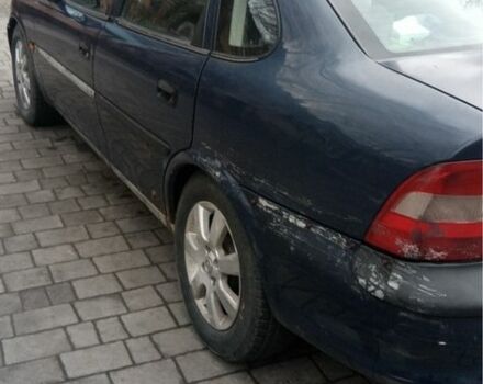 Синий Опель Вектра, объемом двигателя 1.8 л и пробегом 350 тыс. км за 1500 $, фото 4 на Automoto.ua