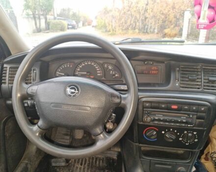 Синий Опель Вектра, объемом двигателя 1.8 л и пробегом 364 тыс. км за 1450 $, фото 6 на Automoto.ua