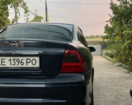 Синий Опель Вектра, объемом двигателя 2 л и пробегом 250 тыс. км за 2800 $, фото 3 на Automoto.ua
