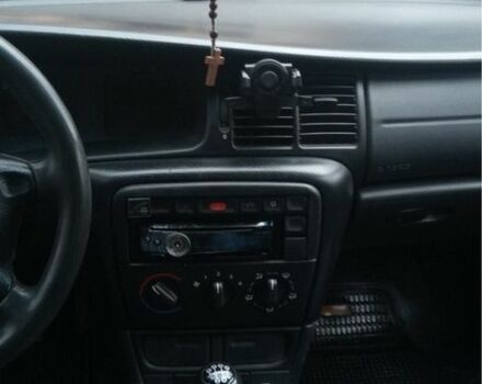 Синий Опель Вектра, объемом двигателя 1.8 л и пробегом 350 тыс. км за 1500 $, фото 7 на Automoto.ua