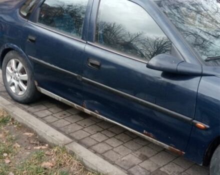 Синий Опель Вектра, объемом двигателя 1.8 л и пробегом 350 тыс. км за 1500 $, фото 2 на Automoto.ua