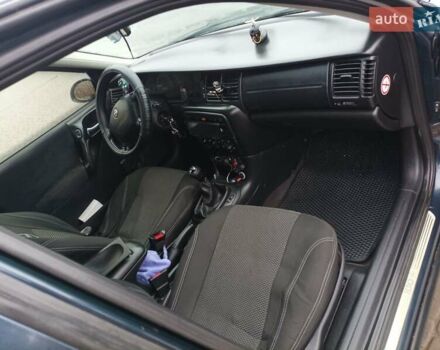 Синий Опель Вектра, объемом двигателя 1.8 л и пробегом 388 тыс. км за 2000 $, фото 12 на Automoto.ua