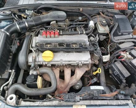 Синий Опель Вектра, объемом двигателя 1.8 л и пробегом 388 тыс. км за 2000 $, фото 16 на Automoto.ua