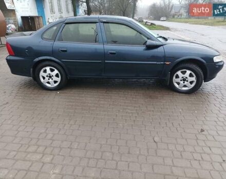 Синий Опель Вектра, объемом двигателя 1.8 л и пробегом 388 тыс. км за 2000 $, фото 1 на Automoto.ua