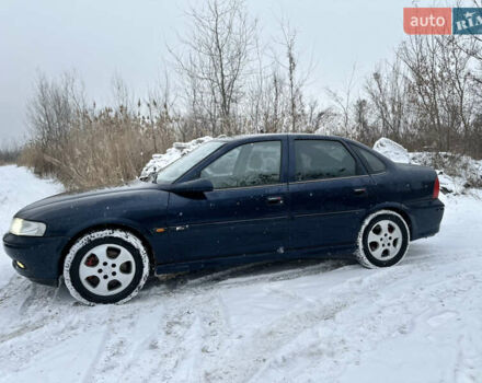 Синий Опель Вектра, объемом двигателя 1.6 л и пробегом 225 тыс. км за 2999 $, фото 5 на Automoto.ua
