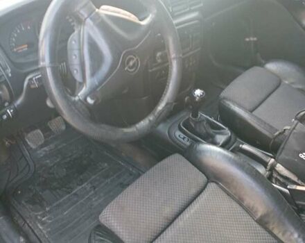 Синій Опель Вектра, об'ємом двигуна 2 л та пробігом 450 тис. км за 1850 $, фото 6 на Automoto.ua