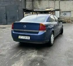 Синий Опель Вектра, объемом двигателя 1.8 л и пробегом 245 тыс. км за 1859 $, фото 4 на Automoto.ua