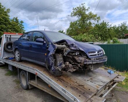 Синий Опель Вектра, объемом двигателя 2 л и пробегом 300 тыс. км за 1300 $, фото 2 на Automoto.ua