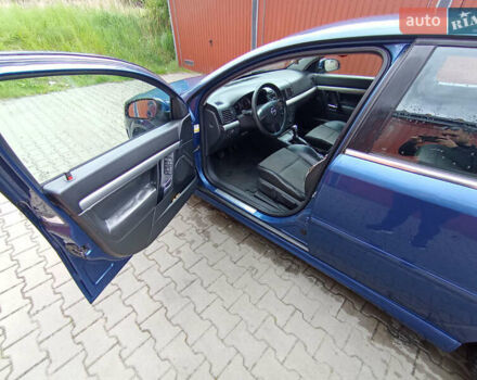 Синий Опель Вектра, объемом двигателя 2.2 л и пробегом 260 тыс. км за 3700 $, фото 6 на Automoto.ua