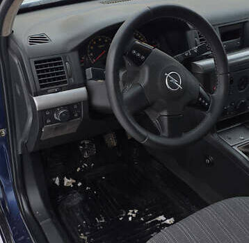 Синий Опель Вектра, объемом двигателя 1.8 л и пробегом 333 тыс. км за 3850 $, фото 2 на Automoto.ua