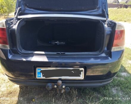 Синій Опель Вектра, об'ємом двигуна 1.8 л та пробігом 215 тис. км за 4400 $, фото 5 на Automoto.ua