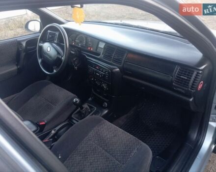 Синий Опель Вектра, объемом двигателя 1.8 л и пробегом 329 тыс. км за 1650 $, фото 13 на Automoto.ua