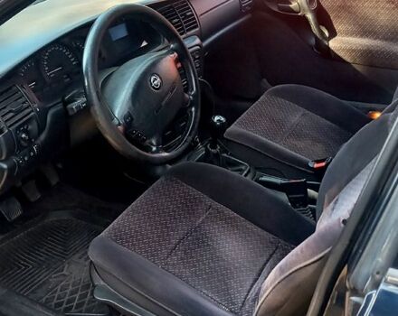 Синий Опель Вектра, объемом двигателя 2 л и пробегом 0 тыс. км за 2000 $, фото 2 на Automoto.ua