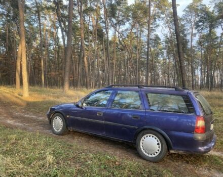 Синий Опель Вектра, объемом двигателя 1.8 л и пробегом 300 тыс. км за 1100 $, фото 2 на Automoto.ua