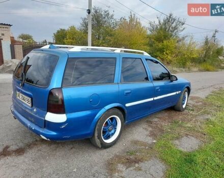 Синий Опель Вектра, объемом двигателя 1.8 л и пробегом 111 тыс. км за 1500 $, фото 4 на Automoto.ua