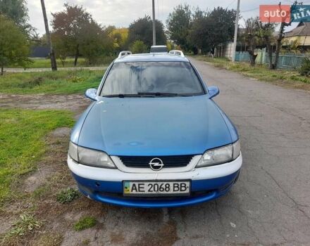 Синий Опель Вектра, объемом двигателя 1.8 л и пробегом 111 тыс. км за 1500 $, фото 3 на Automoto.ua