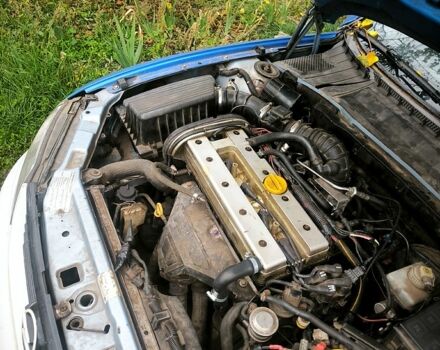 Синий Опель Вектра, объемом двигателя 1.8 л и пробегом 230 тыс. км за 1350 $, фото 4 на Automoto.ua