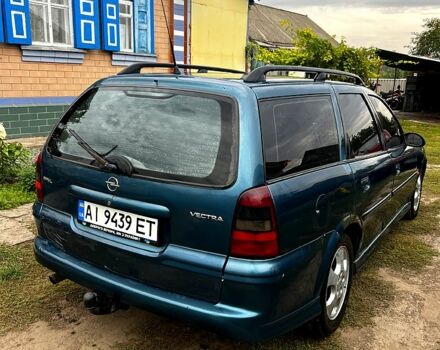 Синій Опель Вектра, об'ємом двигуна 2 л та пробігом 320 тис. км за 2000 $, фото 1 на Automoto.ua