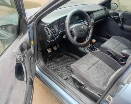 Синій Опель Вектра, об'ємом двигуна 2 л та пробігом 320 тис. км за 2300 $, фото 3 на Automoto.ua