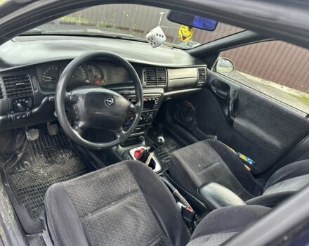 Синий Опель Вектра, объемом двигателя 0 л и пробегом 200 тыс. км за 1350 $, фото 4 на Automoto.ua