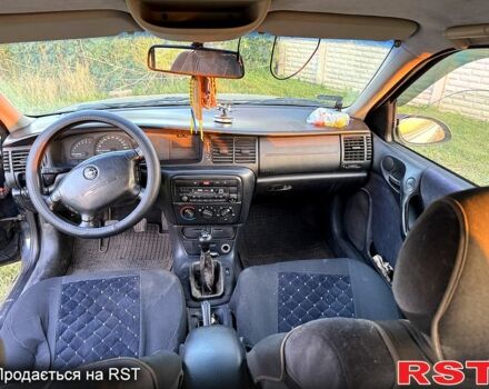 Синий Опель Вектра, объемом двигателя 1.6 л и пробегом 350 тыс. км за 3000 $, фото 1 на Automoto.ua