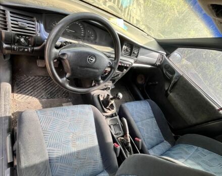 Синий Опель Вектра, объемом двигателя 1.6 л и пробегом 100 тыс. км за 500 $, фото 5 на Automoto.ua