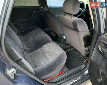 Синий Опель Вектра, объемом двигателя 2 л и пробегом 437 тыс. км за 2100 $, фото 6 на Automoto.ua