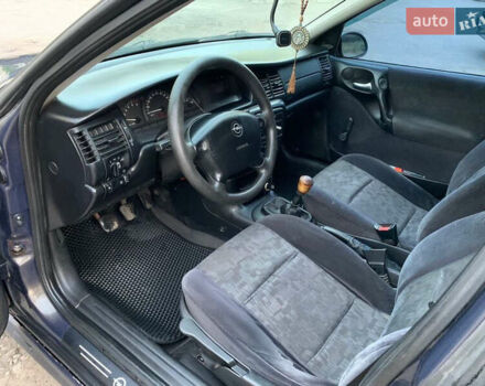 Синий Опель Вектра, объемом двигателя 2 л и пробегом 437 тыс. км за 2100 $, фото 1 на Automoto.ua