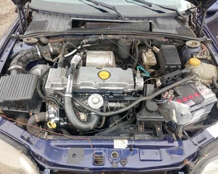 Синий Опель Вектра, объемом двигателя 2 л и пробегом 300 тыс. км за 1400 $, фото 4 на Automoto.ua