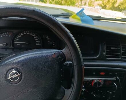 Синий Опель Вектра, объемом двигателя 1.8 л и пробегом 312 тыс. км за 2550 $, фото 4 на Automoto.ua