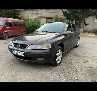 Синий Опель Вектра, объемом двигателя 2 л и пробегом 437 тыс. км за 2100 $, фото 2 на Automoto.ua