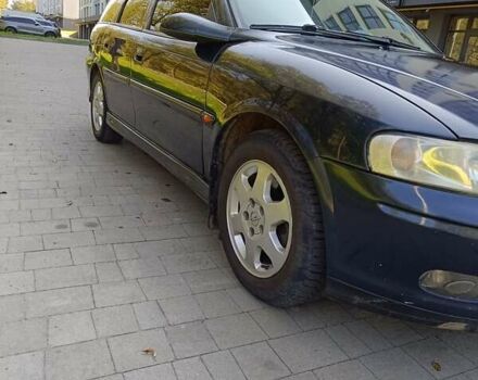 Синий Опель Вектра, объемом двигателя 1.8 л и пробегом 312 тыс. км за 2550 $, фото 1 на Automoto.ua