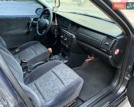 Синий Опель Вектра, объемом двигателя 2 л и пробегом 437 тыс. км за 2100 $, фото 8 на Automoto.ua