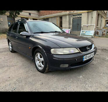 Синий Опель Вектра, объемом двигателя 2 л и пробегом 437 тыс. км за 2100 $, фото 5 на Automoto.ua