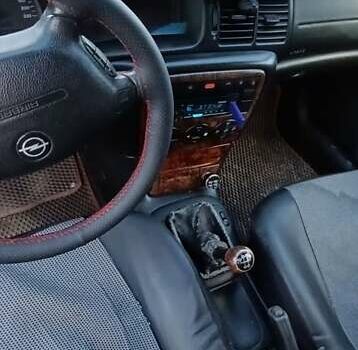 Синій Опель Вектра, об'ємом двигуна 1.6 л та пробігом 250 тис. км за 1800 $, фото 3 на Automoto.ua