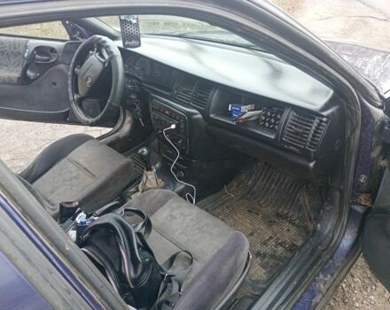 Синий Опель Вектра, объемом двигателя 2 л и пробегом 300 тыс. км за 1400 $, фото 5 на Automoto.ua