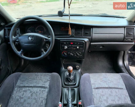 Синий Опель Вектра, объемом двигателя 2 л и пробегом 437 тыс. км за 2100 $, фото 7 на Automoto.ua